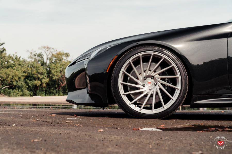 Детали экстерьера Lexus LC500 Obsidian on Vossen Wheels (VPS-305T) 2019 года  (фото 10 из 18)